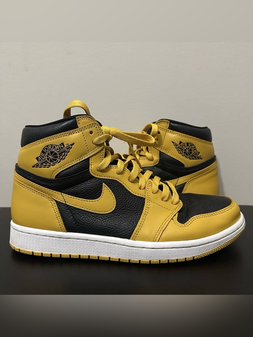 Nike Air Jordan 1 Retro OG High Pollen Mens Size 9.5 (555088-701) Black Yellow